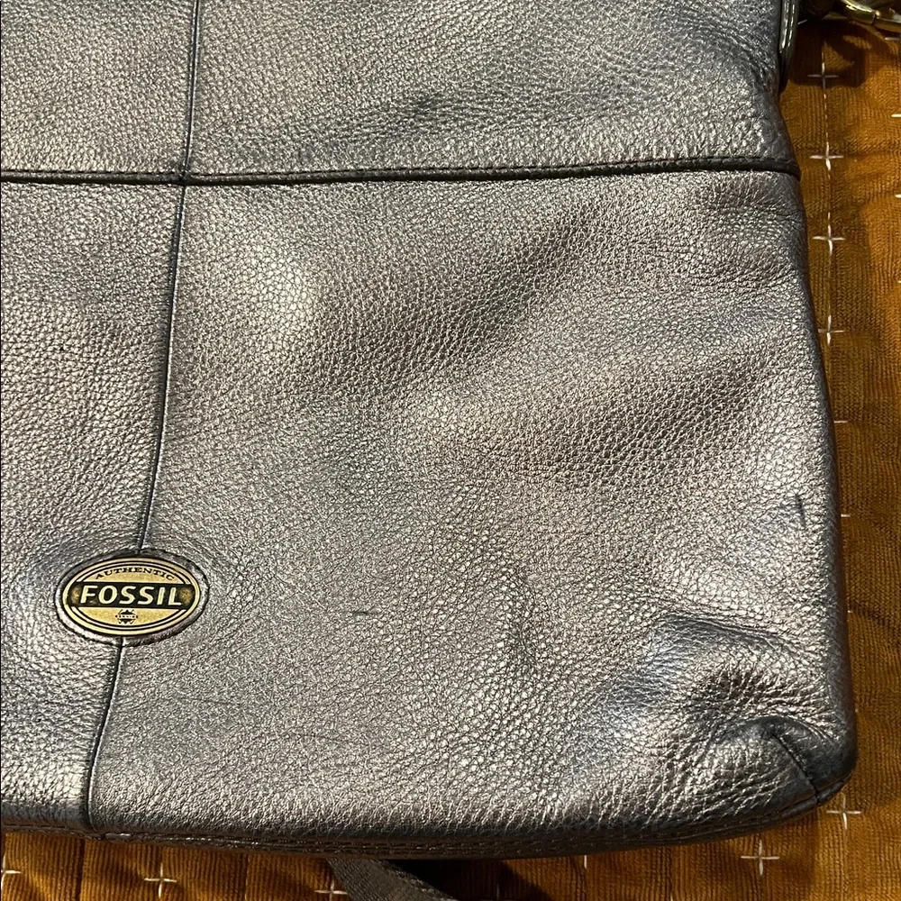 FOSSIL EXPLORER Foldover Bag Silver - Picture 6 of 7